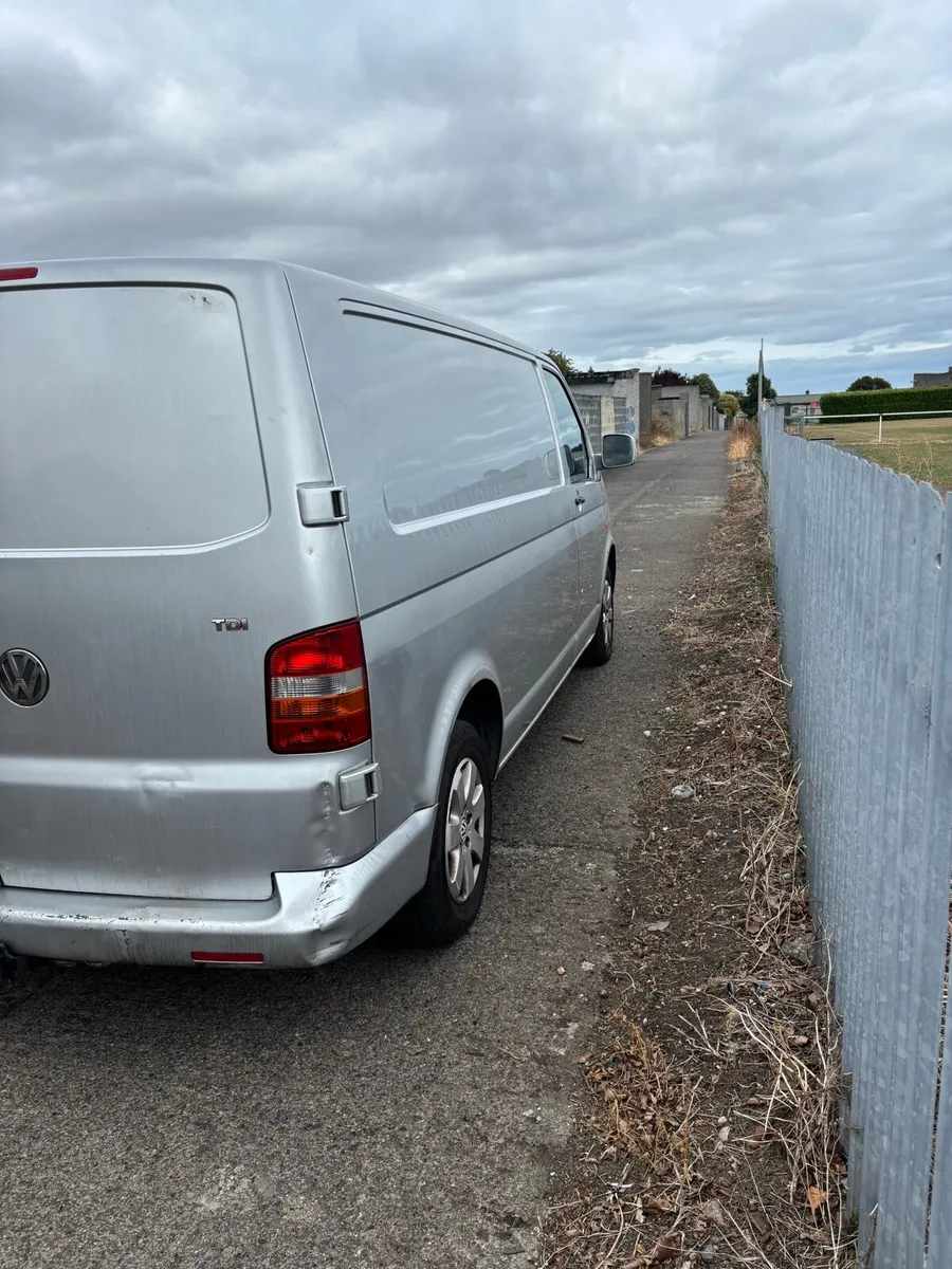 Volkswagen transporter T5 2.5 - Image 4