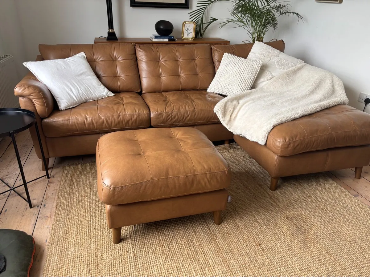 Casey’s Furniture 'Alexander & James Newmarket' Le - Image 2