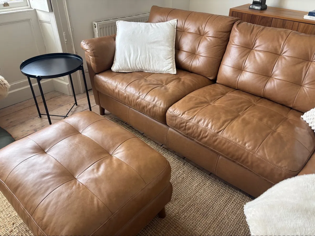 Casey’s Furniture 'Alexander & James Newmarket' Le - Image 3