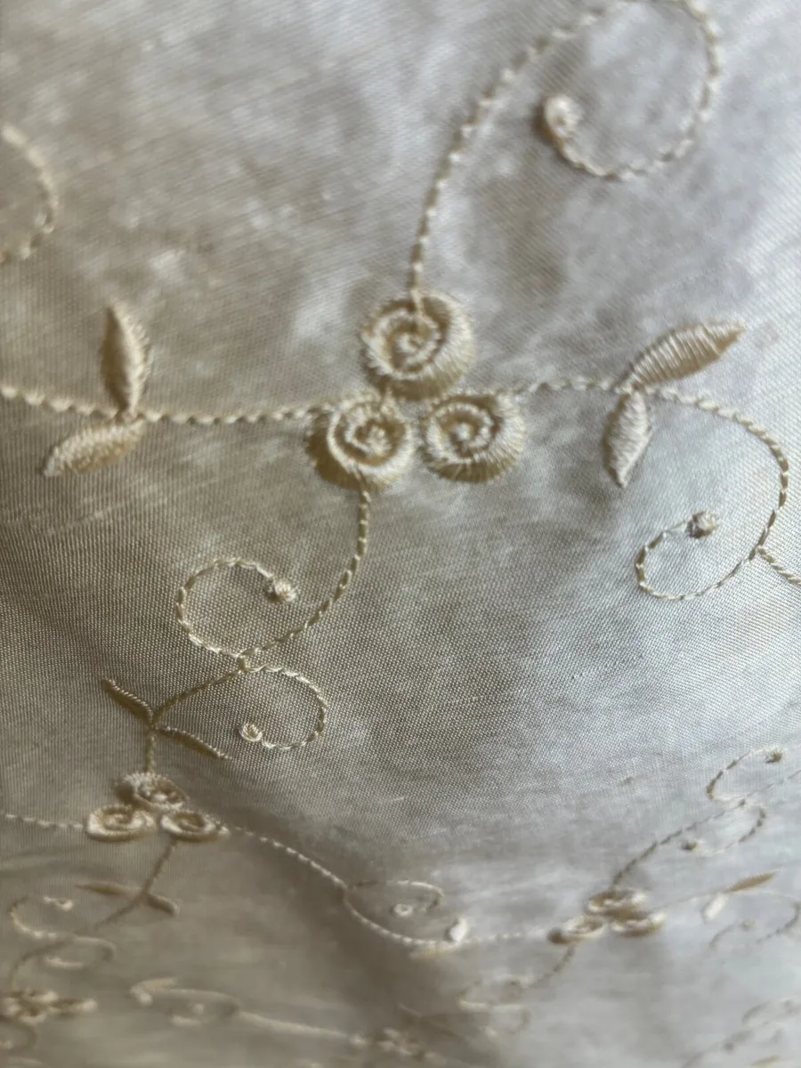 Curtain - Image 1