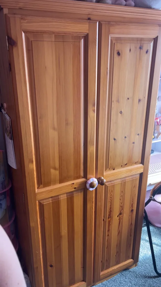 Mid sleeper bed, wardrobe, tv unit and dog kennel - Image 4