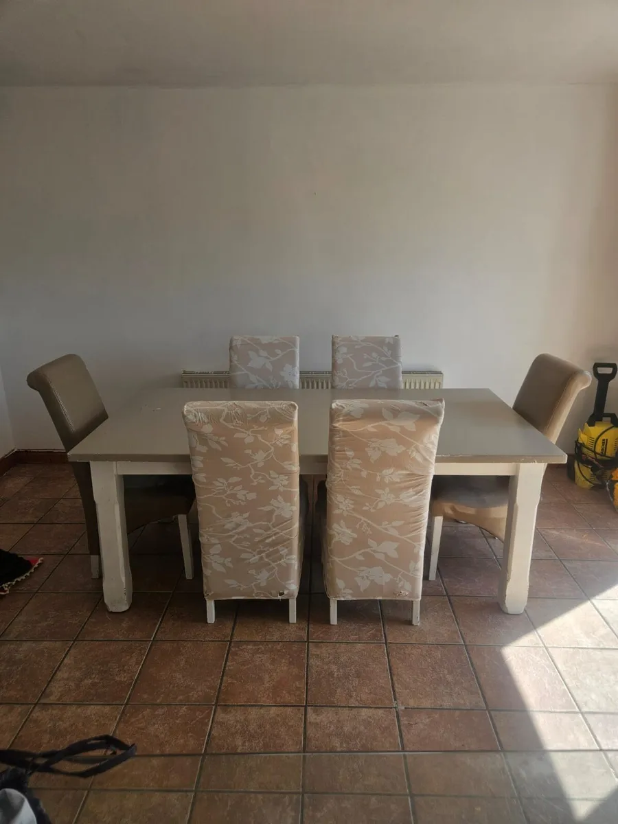 Table and 6 chairs - Image 2