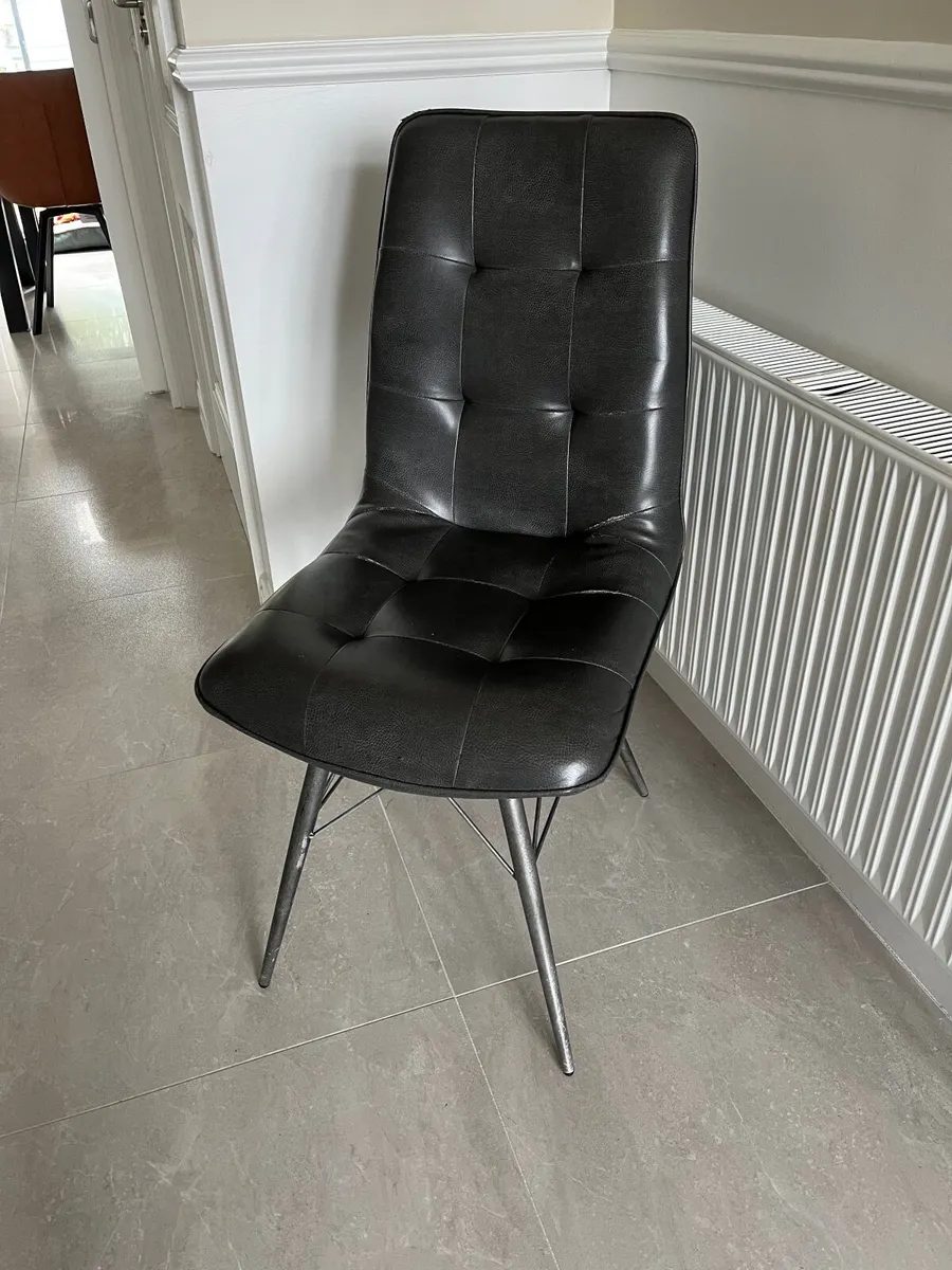Dining room chairs x 4 - Image 1