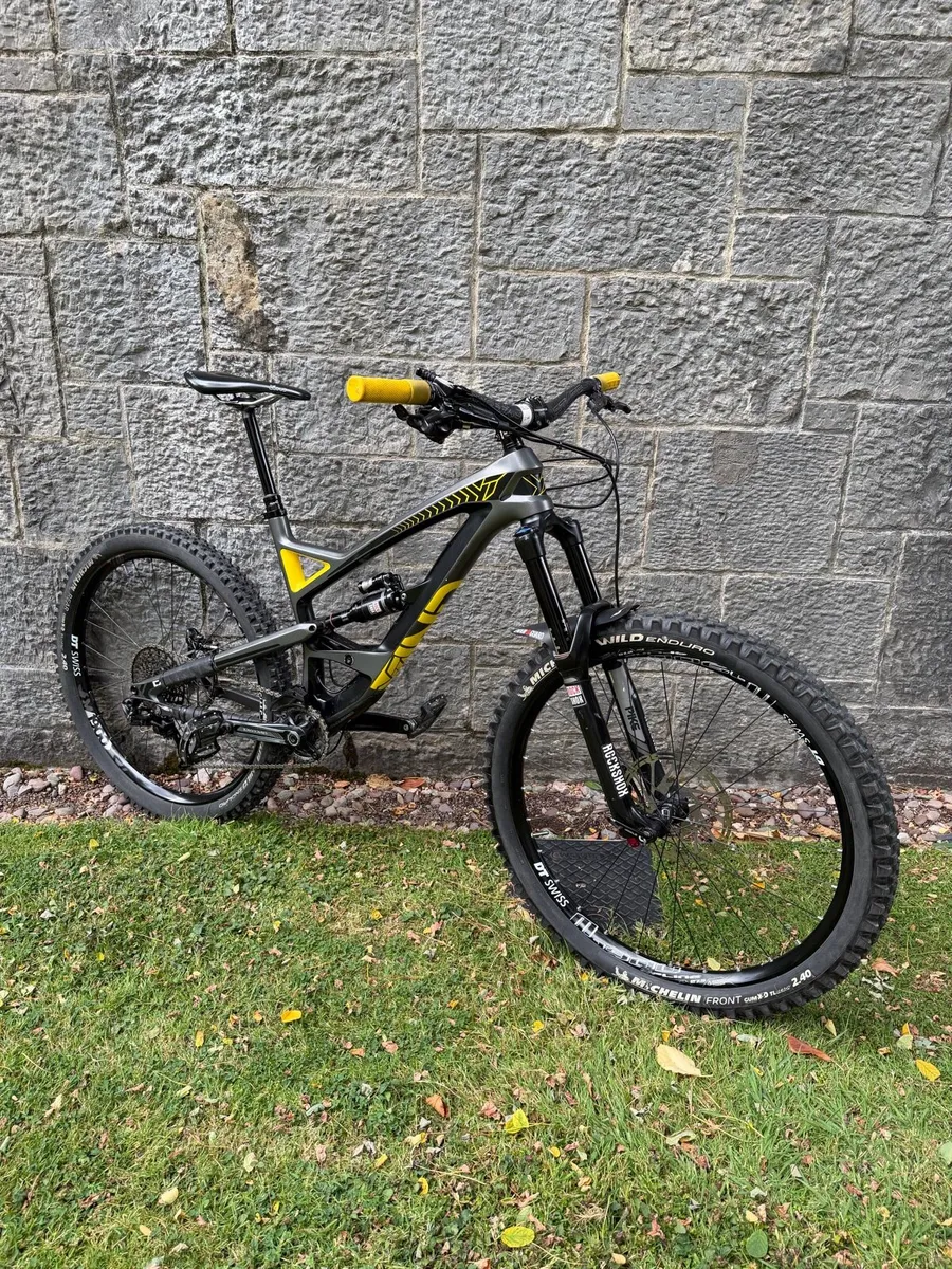 YT Capra CF Carbon - Image 1