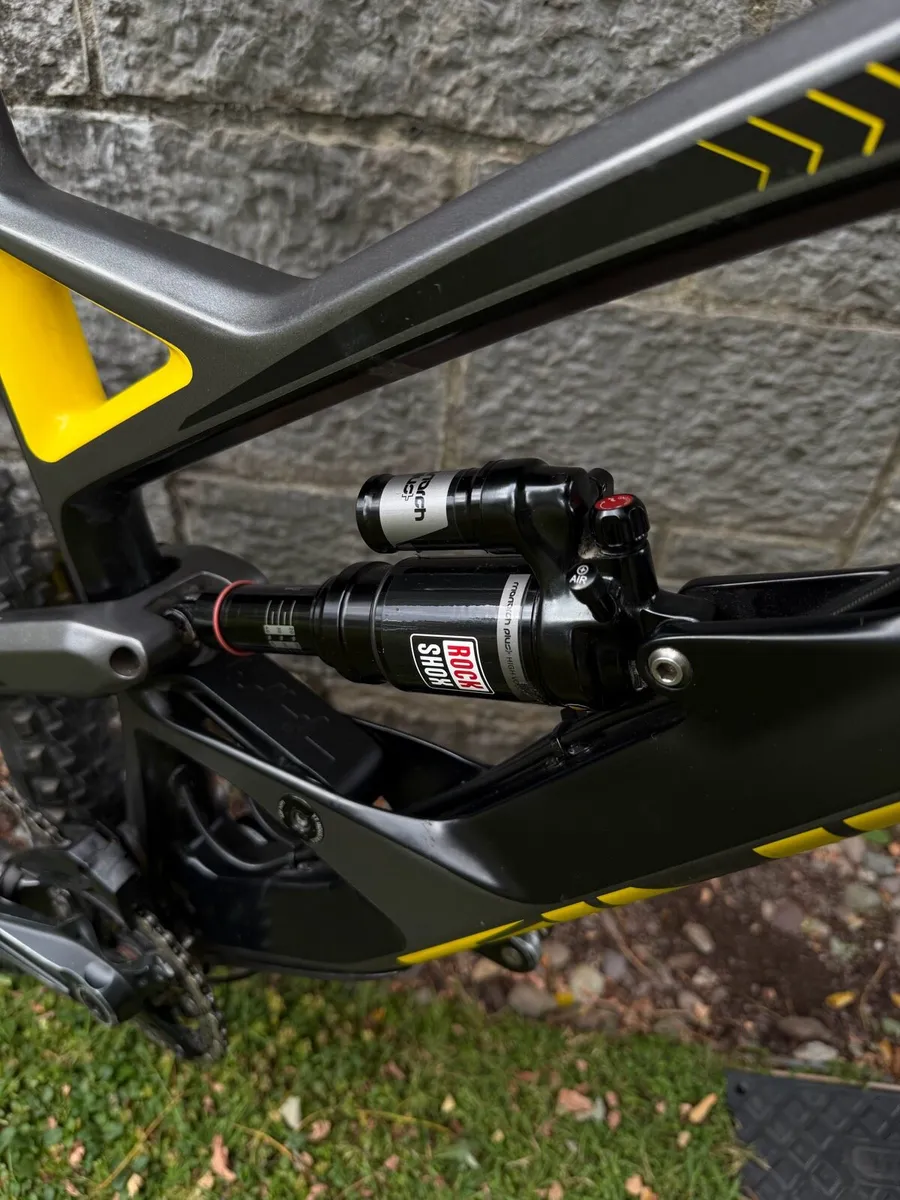 YT Capra CF Carbon - Image 2