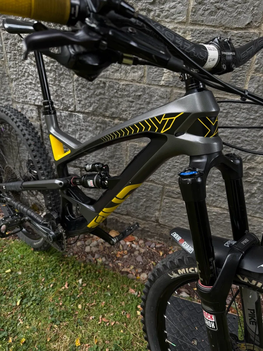YT Capra CF Carbon - Image 3