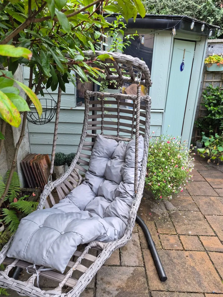 Outdoor Hanging Swing Chair with Cushion – €120 - Image 1