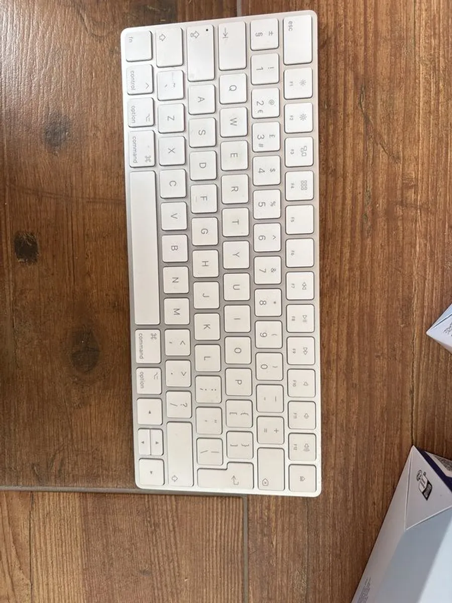 apple Magic Keyboard - Image 1