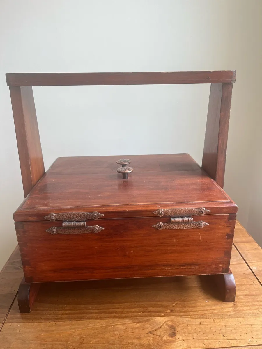 Vintage wooden shoe cleaning box - Image 1
