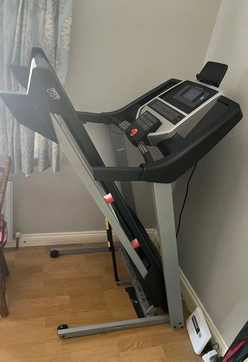ProForm 305 CST Treadmill – Excellent Condition - Image 2