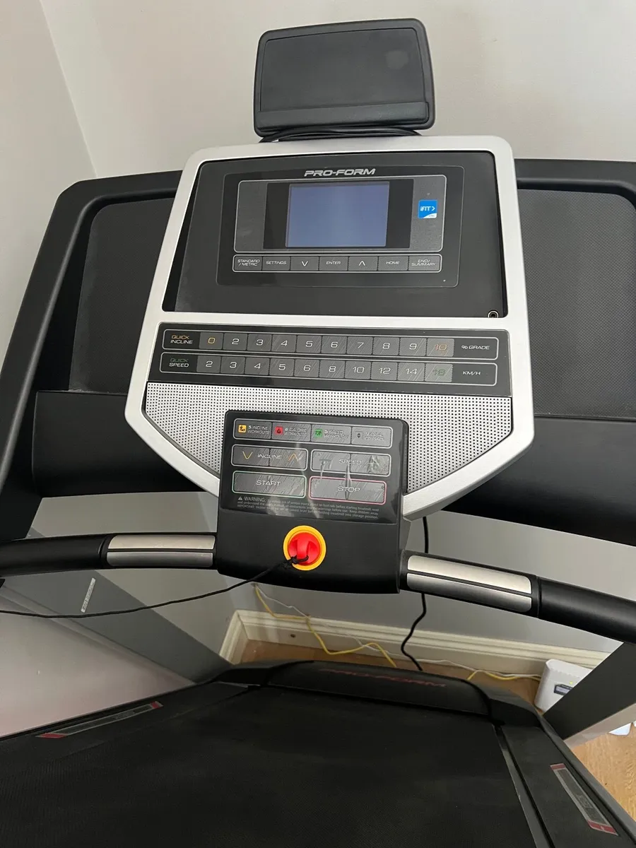 ProForm 305 CST Treadmill – Excellent Condition - Image 4