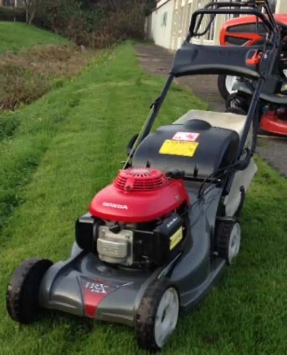 Honda HRX 537 Lawnmower Excellent Condition - Image 1