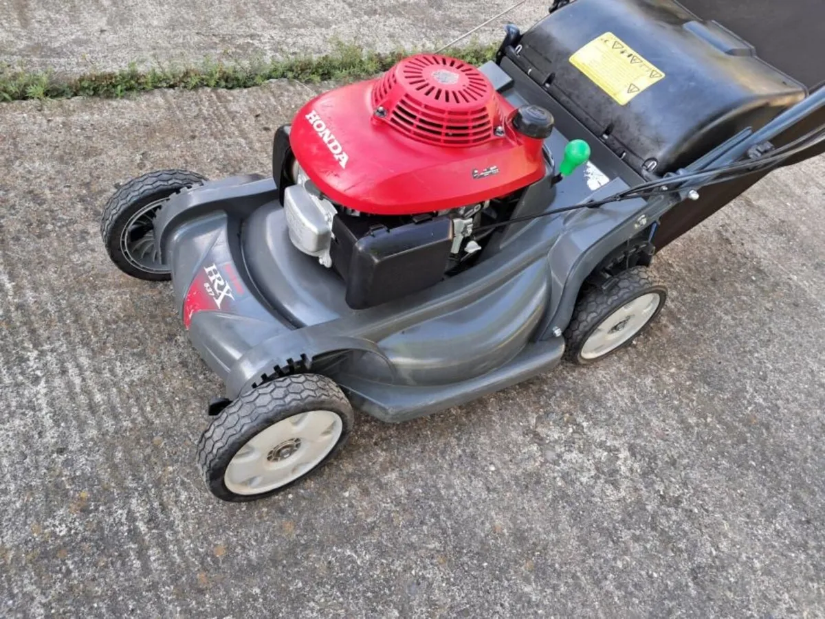 Honda HRX 537 Lawnmower Excellent Condition - Image 2