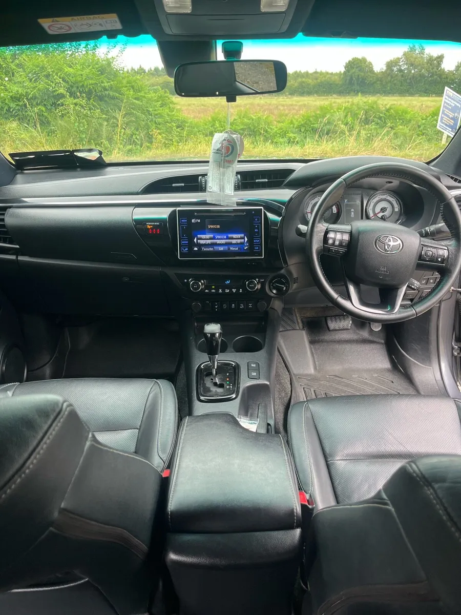 Toyota hilux invincibleX - Image 4