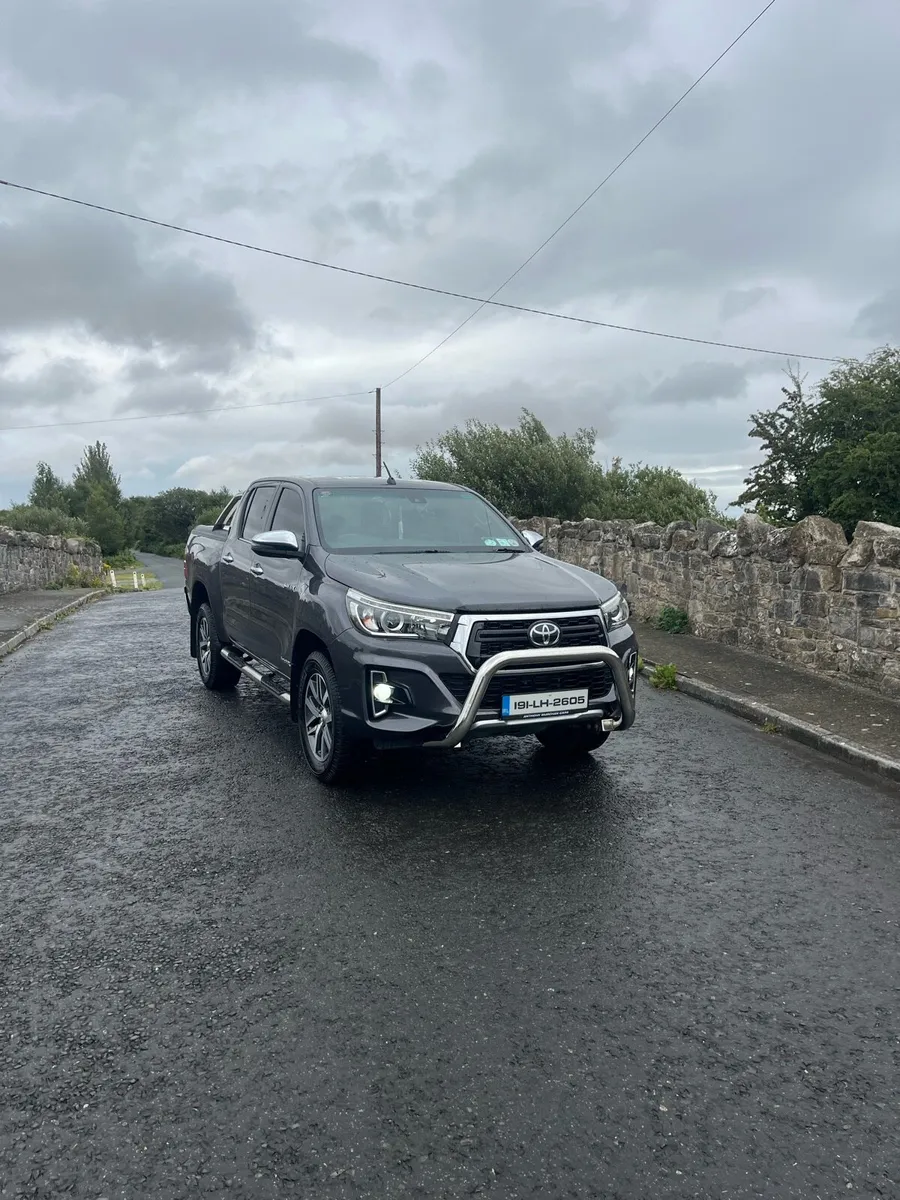 Toyota hilux invincibleX - Image 1