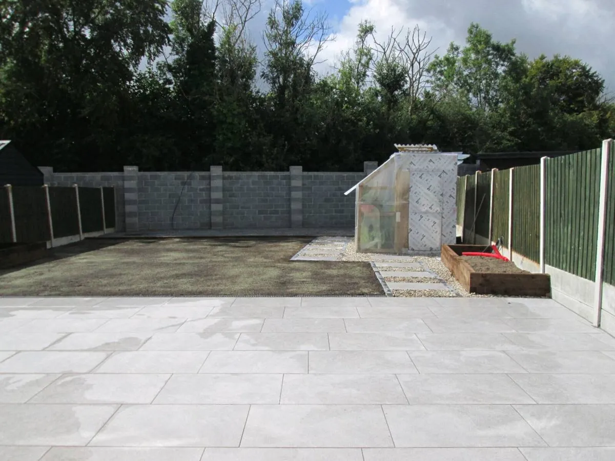 LAKESIDE LANDSCAPING AND PAVING - Image 3