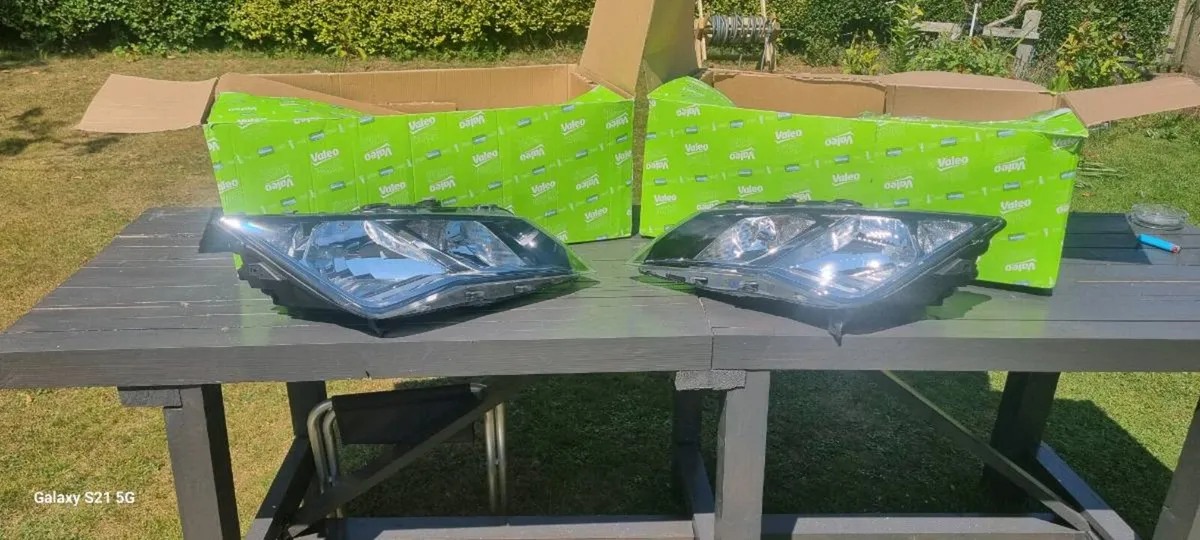 Seat Leon Headlights - Image 1