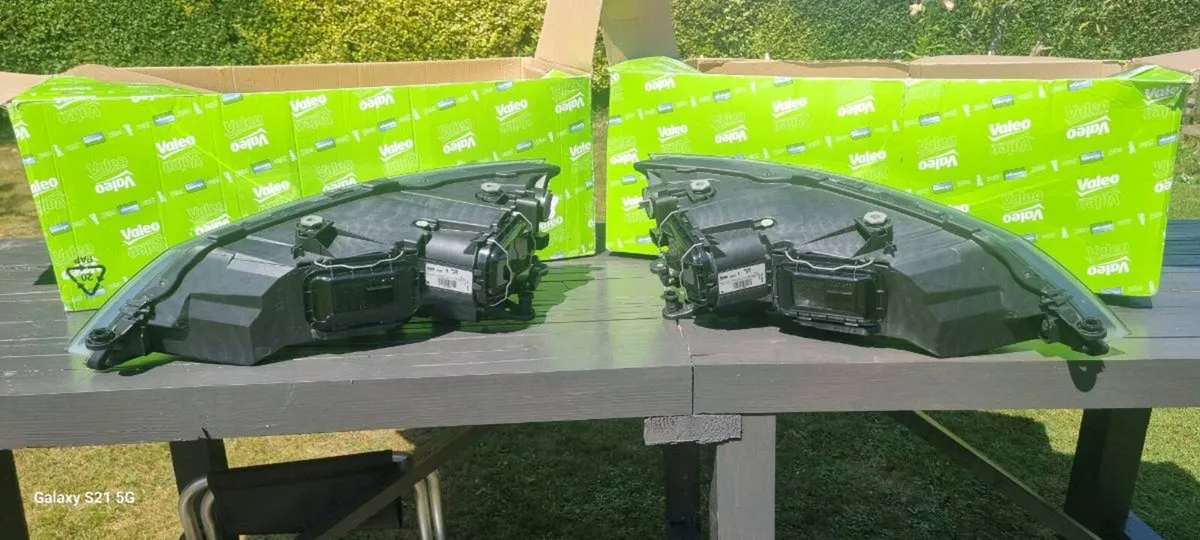 Seat Leon Headlights - Image 2