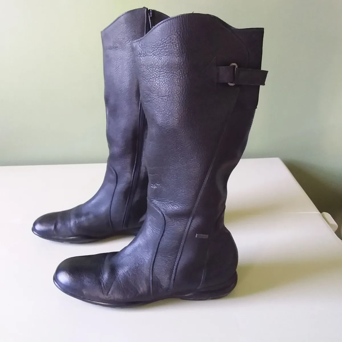 Unisex Black Leather Boots Size 8 - Image 3