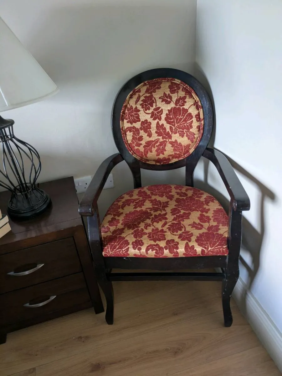 Accent chair - Image 1