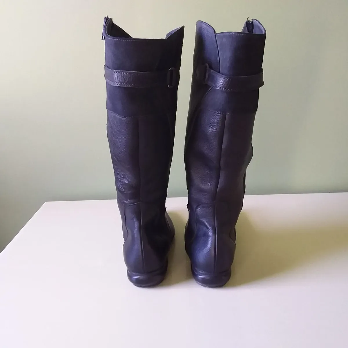 Unisex Black Leather Boots Size 8 - Image 2