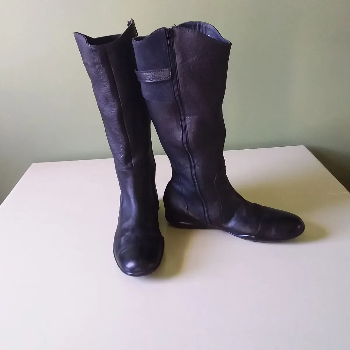 Unisex Black Leather Boots Size 8 - Image 1