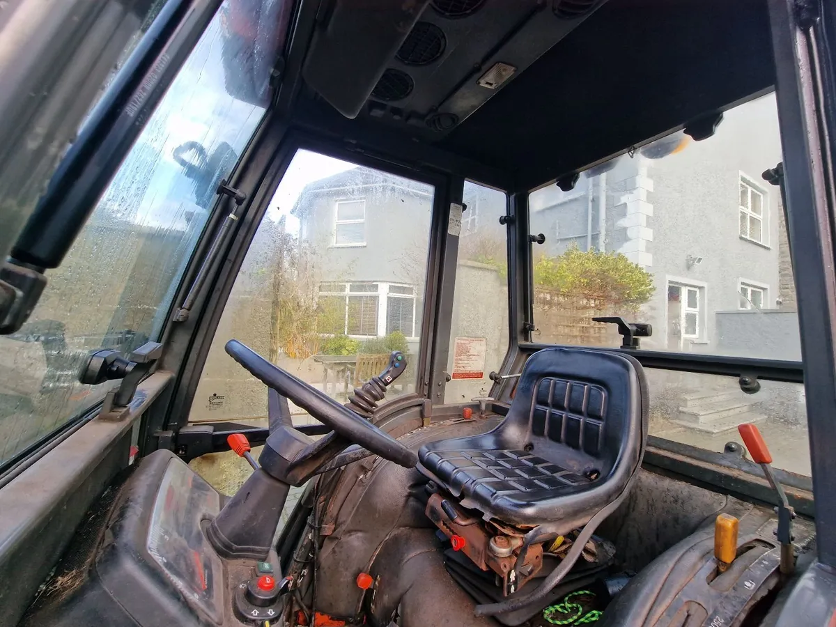 Kubota 24hp Compact Tractor with 4 in 1 Loader - Image 4