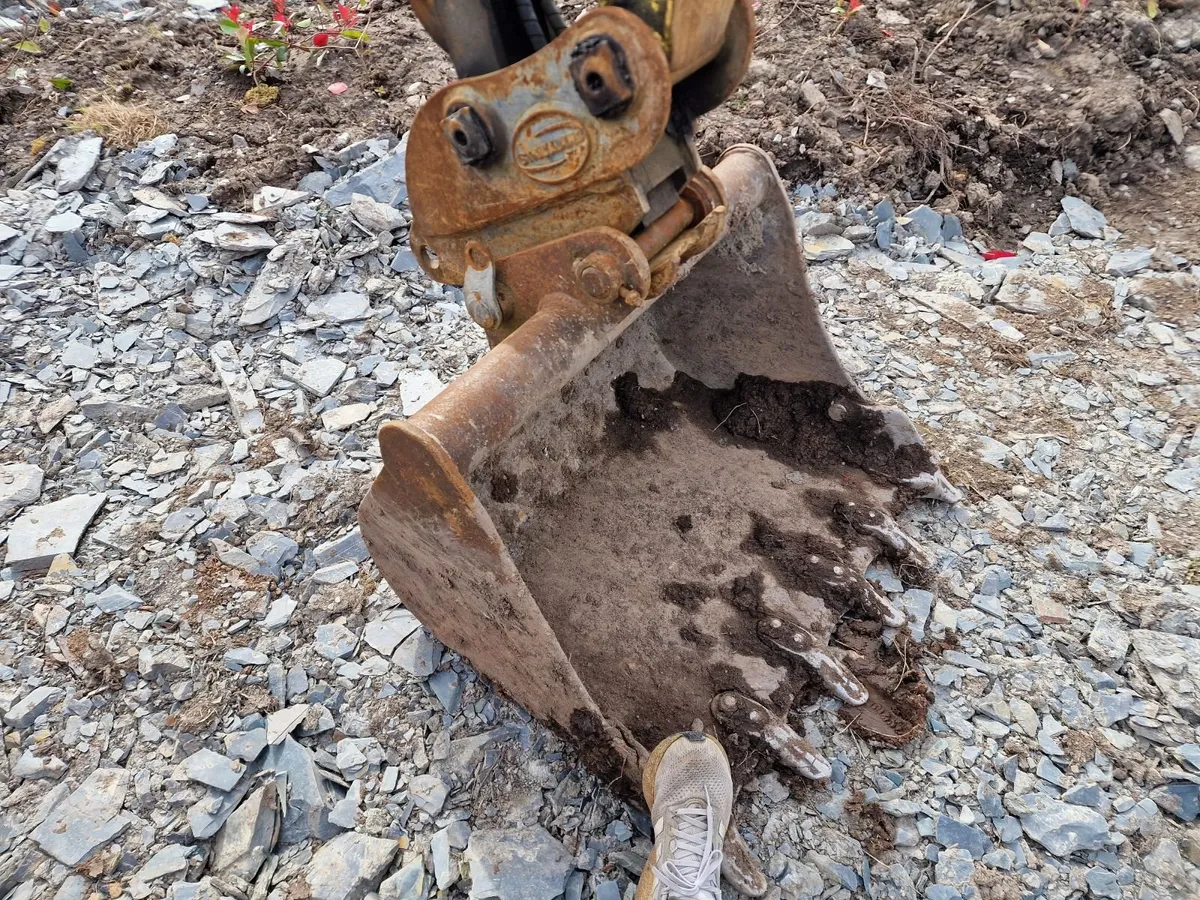 New Holland E50B SR 5 ton digger excavator - Image 4
