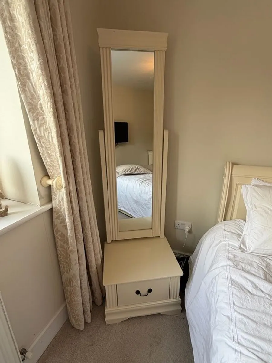 Complete Bedroom Set - Image 4