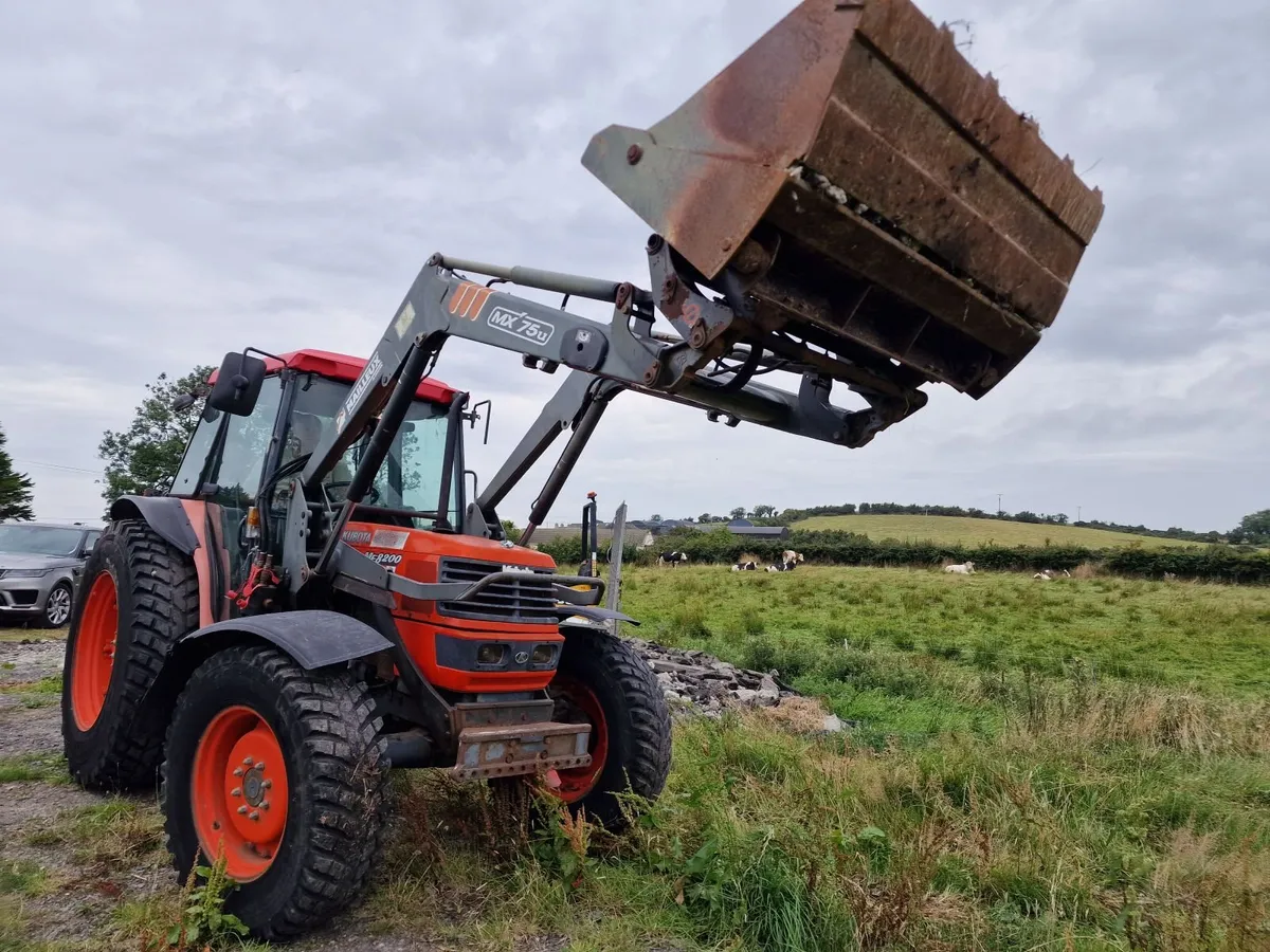 Kubota ME8200 85hp Tractor 4 in 1 Loader - Image 2