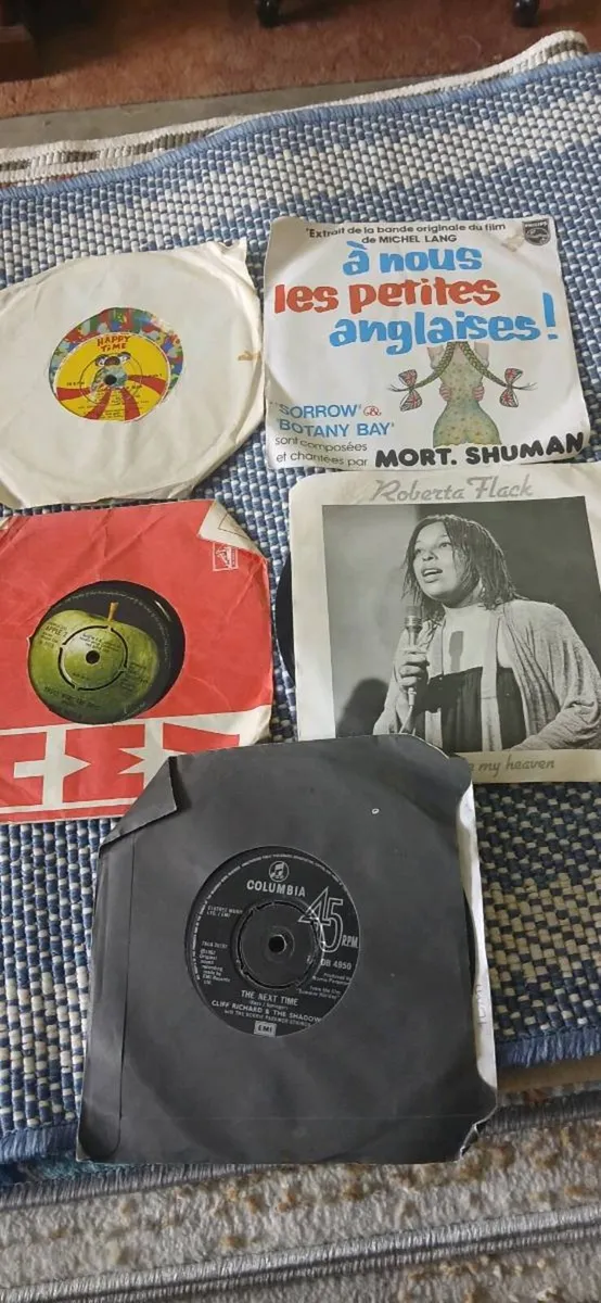 45 singles - Image 1