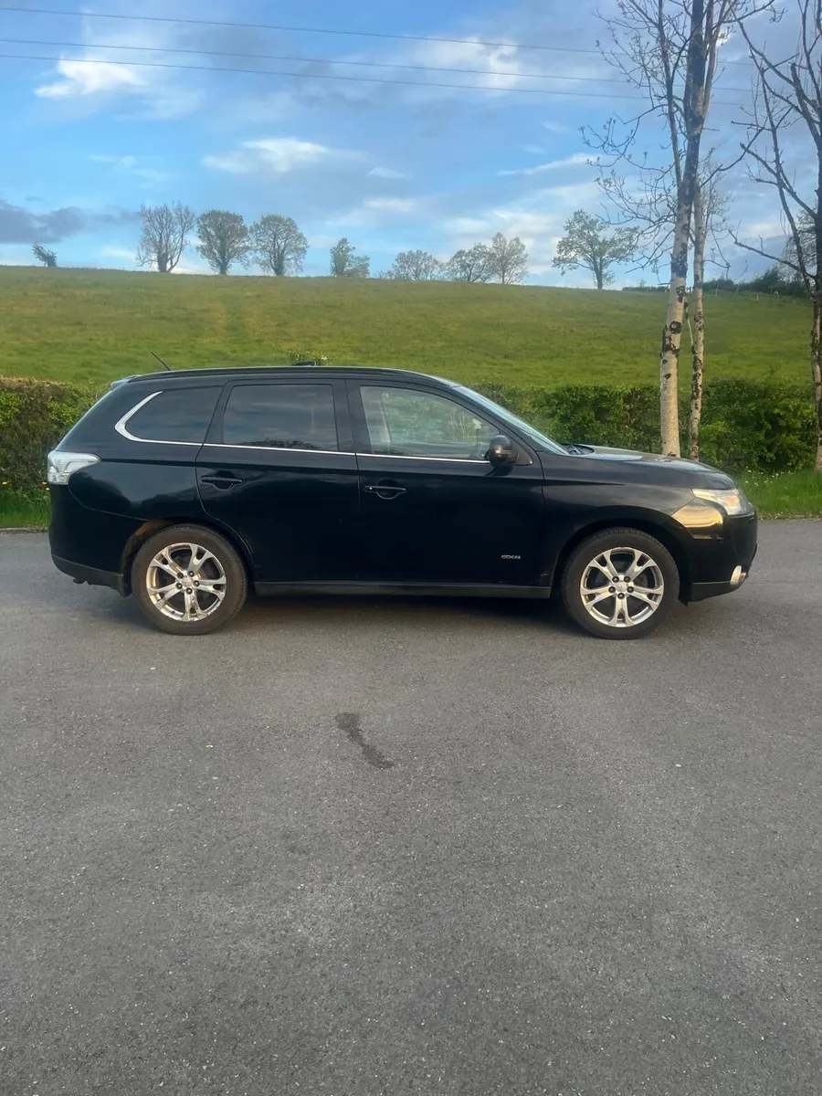 2014 Mitsubishi Outlander GX4 - Image 1
