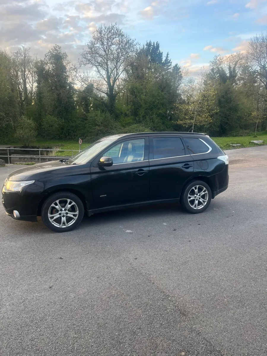 2014 Mitsubishi Outlander GX4 - Image 3
