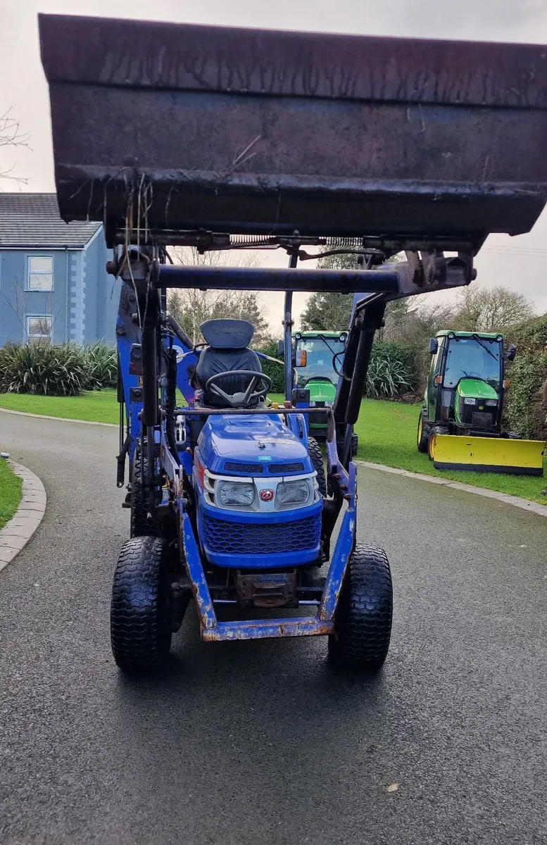 Iseki 34hp Compact Tractor with Backhoe Loader - Image 2