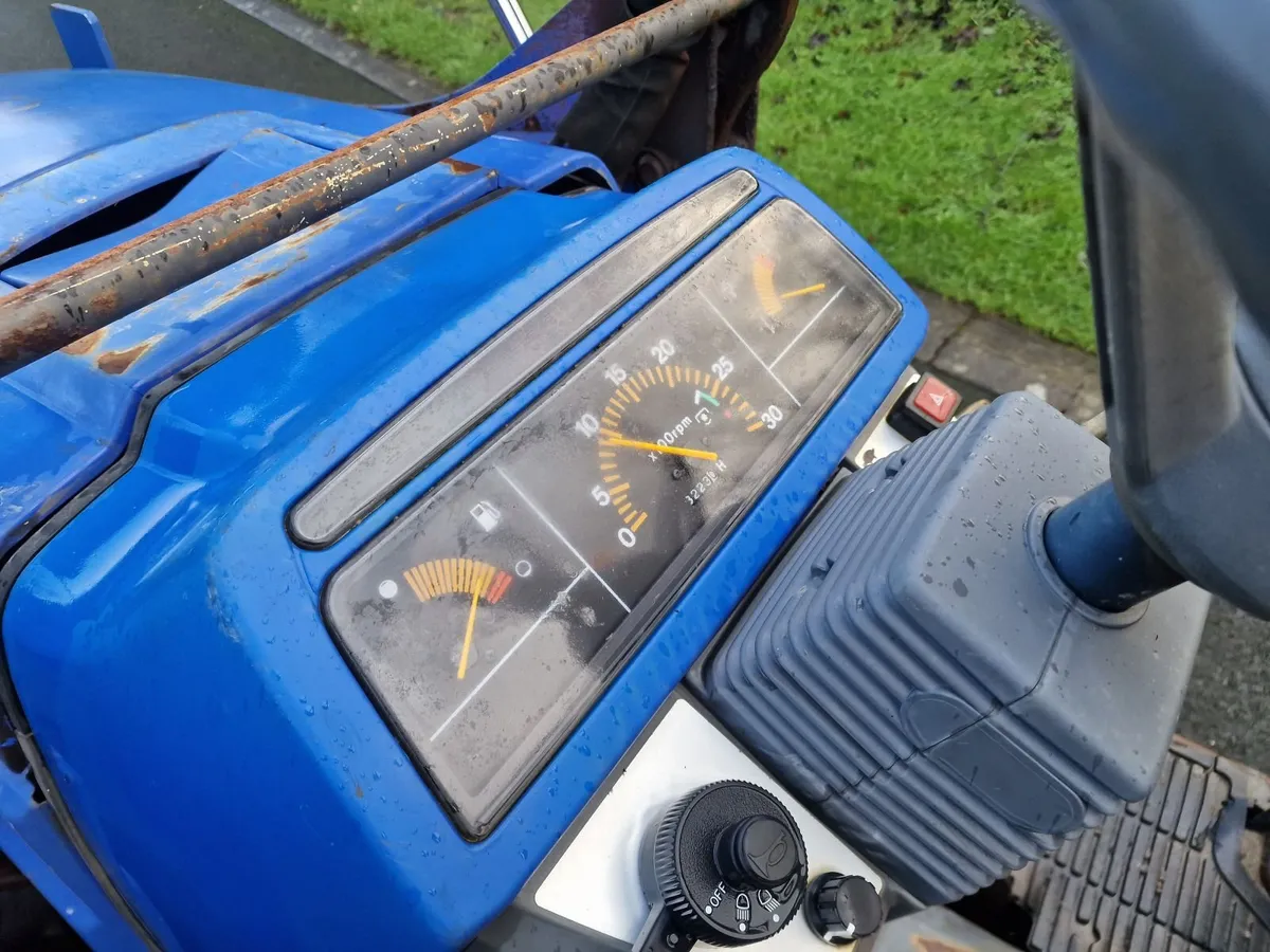 Iseki 34hp Compact Tractor with Backhoe Loader - Image 4