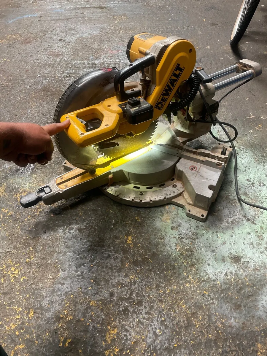 Dewalt Chop Pull Saw 110V - Image 4