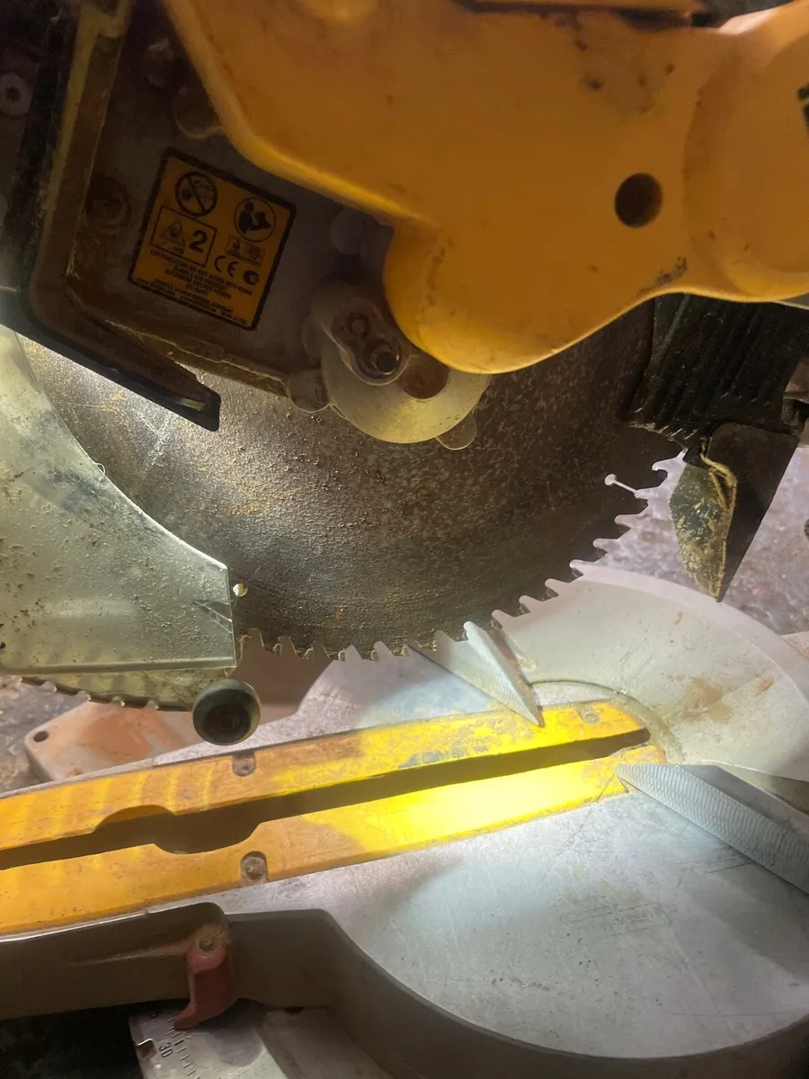 Dewalt Chop Pull Saw 110V - Image 3