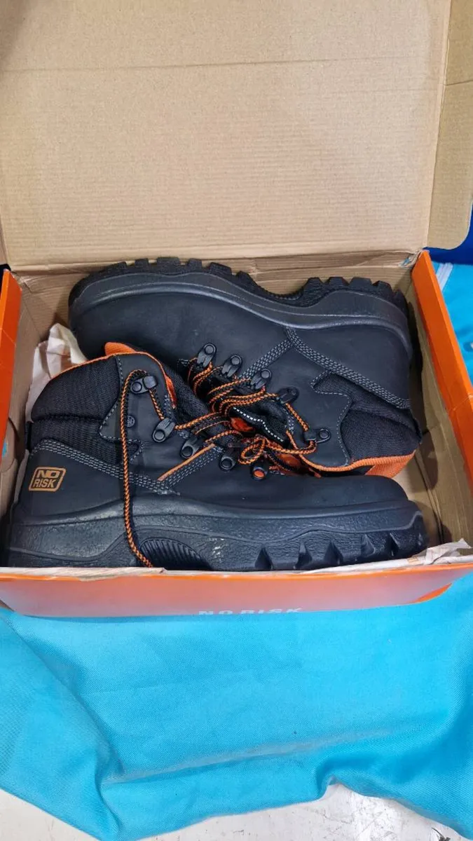 NEW NO RISK STEEL TOE SAFETY  BOOTS - Image 1
