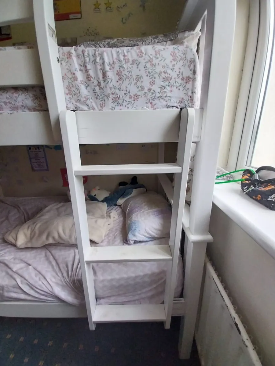 Double bed + 2 mattresses - Image 2