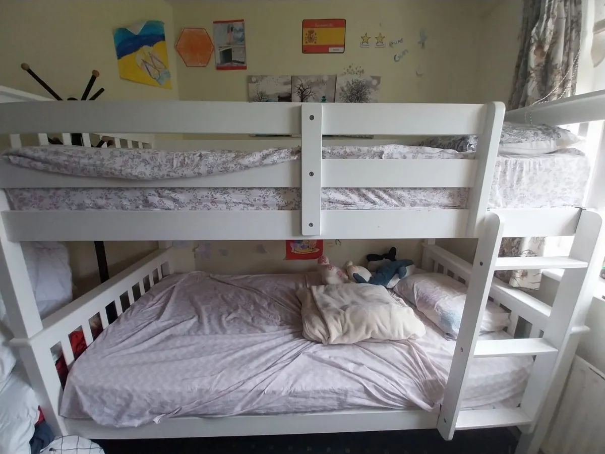 Double bed + 2 mattresses - Image 1