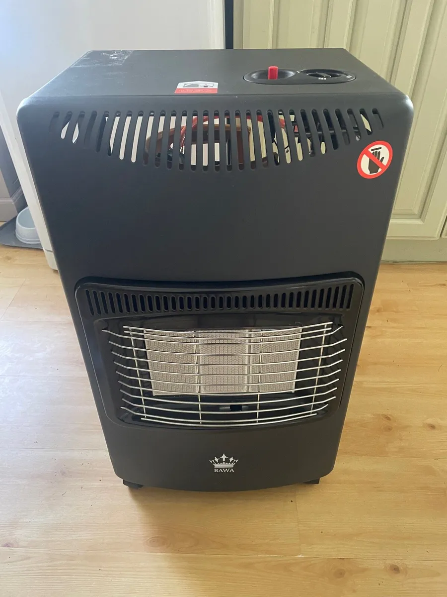 Gas heater with gas bottle - Image 1