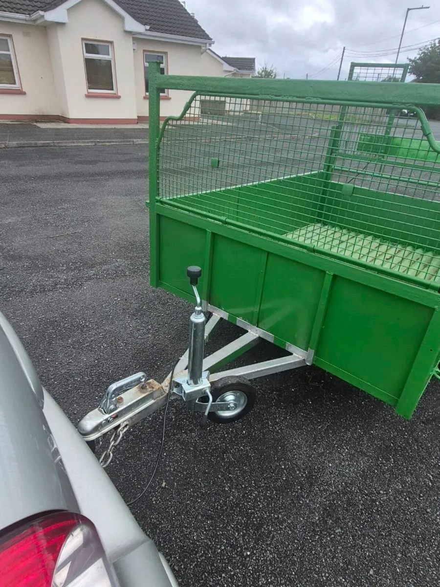 Trailer - Image 1