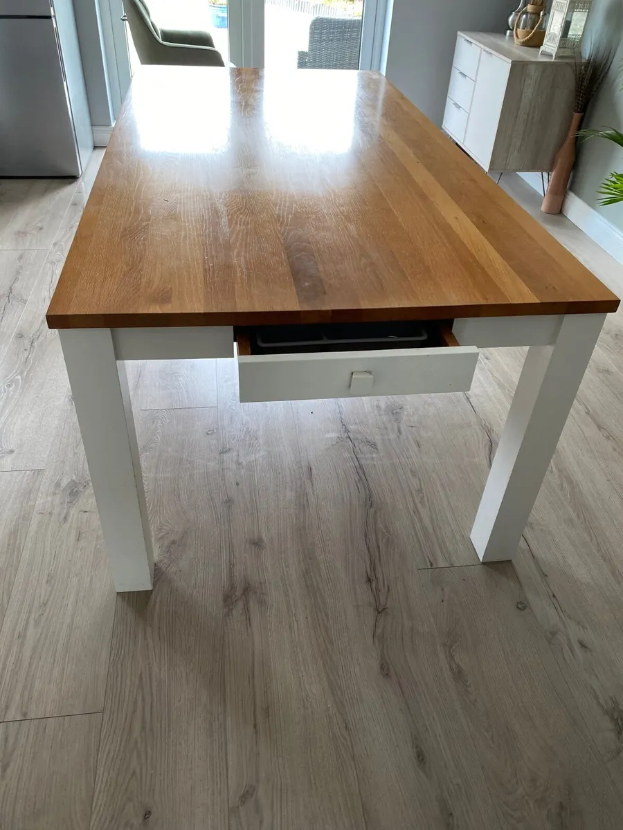 Solid oak table - Image 1