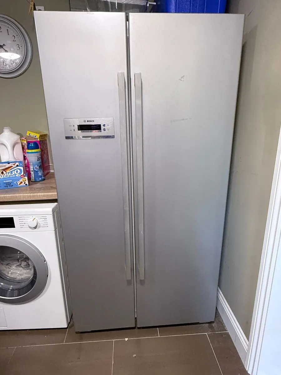 Bosch American-Style Fridge Freezer - Image 2