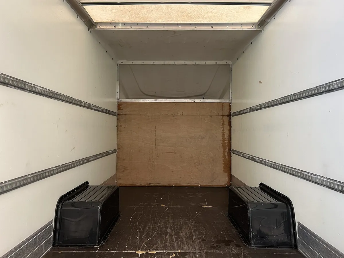 2022 Renault Trafic Luton Low Loader Van - Image 3
