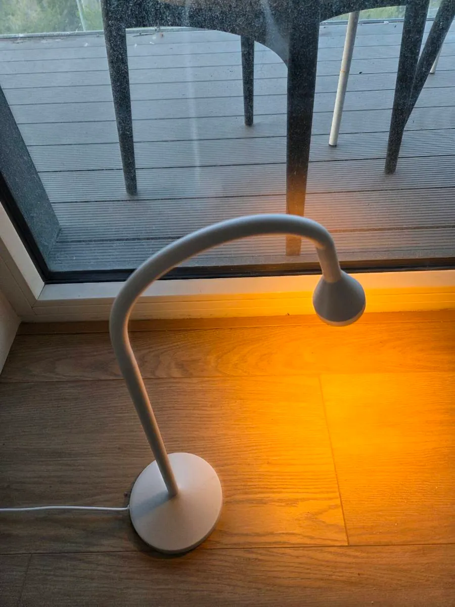 Desk lamp