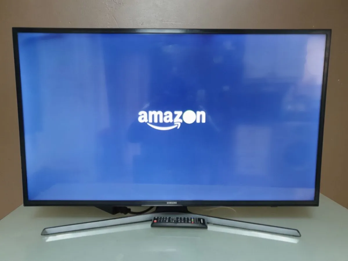 58" Samsung 4K Ultra HD HDR Freeview HD Smart LED - Image 4