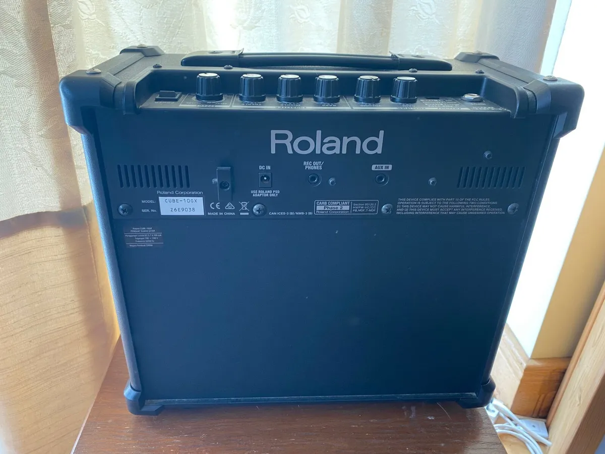 Roland Cube 10 GX Guitar Amp - Image 4