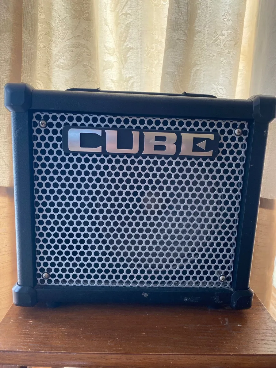 Roland Cube 10 GX Guitar Amp - Image 1