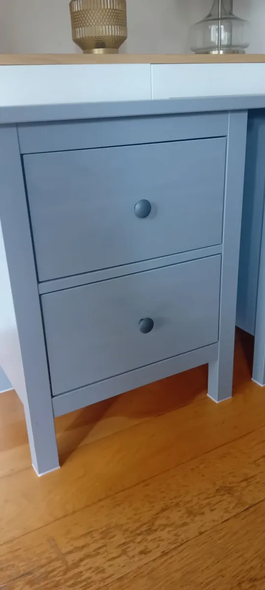 BEDSIDE TABLES / DRAWERS - Image 1